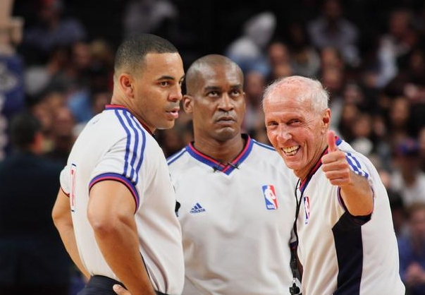NBA裁判的选拔和培训过程是怎样的？