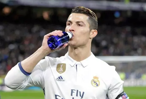 C罗为什么叫cr7？