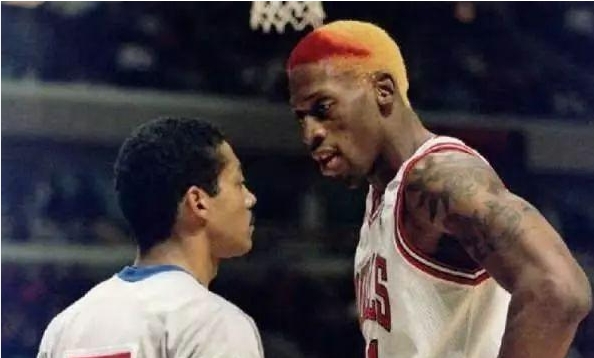 NBA历史上发生过球员打裁判的事件吗？
