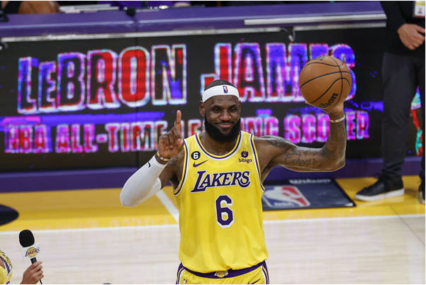 目前NBA总得分最高的球员詹姆斯